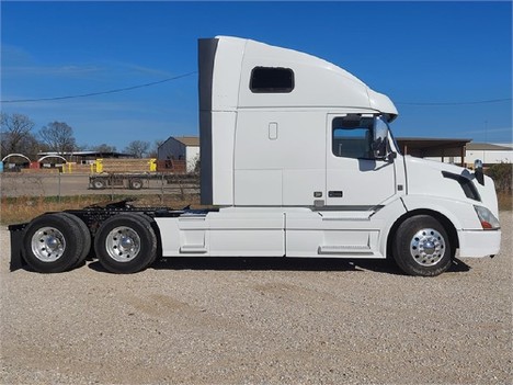 USED 2016 VOLVO VNL64T670 SLEEPER TRUCK #3573-4