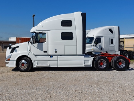 USED 2016 VOLVO VNL64T780 SLEEPER TRUCK #3575-3