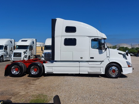 USED 2016 VOLVO VNL64T780 SLEEPER TRUCK #3575-4