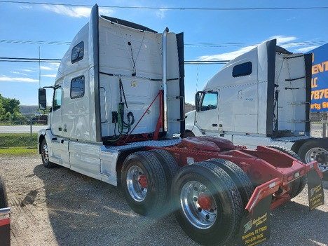 USED 2016 VOLVO VNL64T780 SLEEPER TRUCK #3575-7