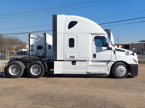 USED 2020 FREIGHTLINER CASCADIA SLEEPER TRUCK #3578-5