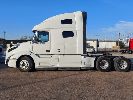 USED 2020 VOLVO VNL64T760 SLEEPER TRUCK #3582-4