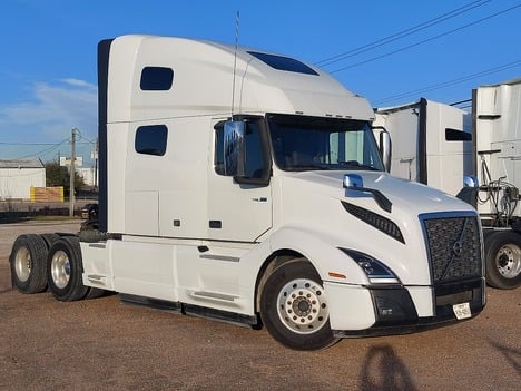 USED 2020 VOLVO VNL64T760 SLEEPER TRUCK #3585-2