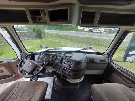 USED 2017 VOLVO VNL64T670 SLEEPER TRUCK #3594-19