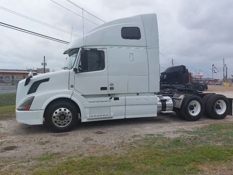 USED 2017 VOLVO VNL64T670 SLEEPER TRUCK #3594-2