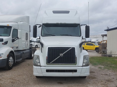 USED 2017 VOLVO VNL64T670 SLEEPER TRUCK #3594-3