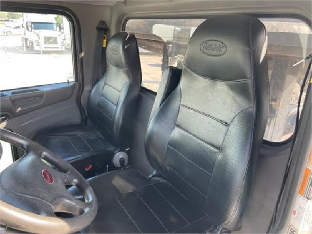 USED 2019 PETERBILT 367 ROLLOFF TRUCK FOR SALE IN TX 3595