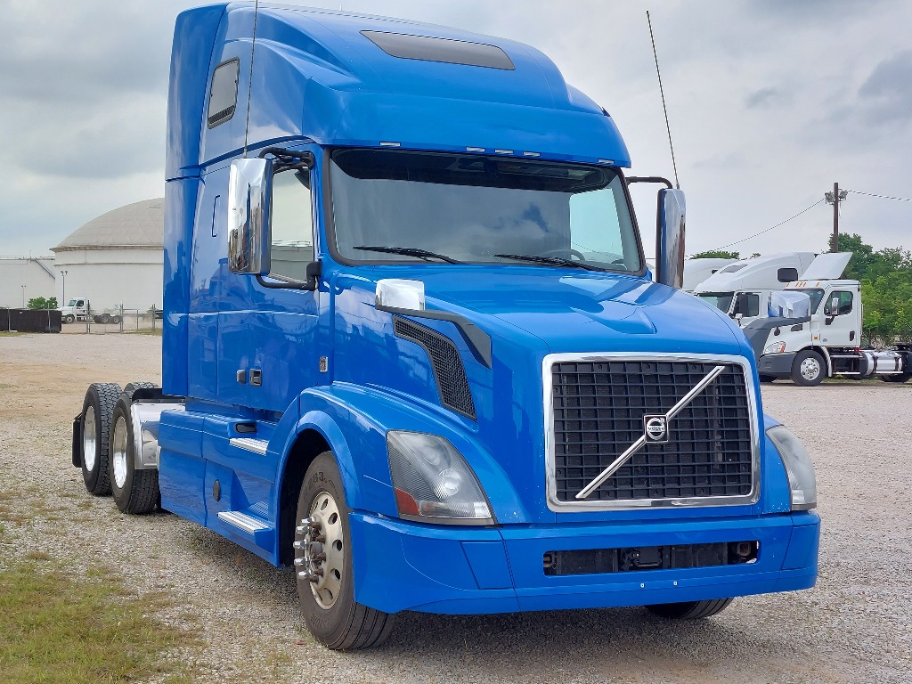 USED 2018 VOLVO VNL64T670 SLEEPER TRUCK #3598