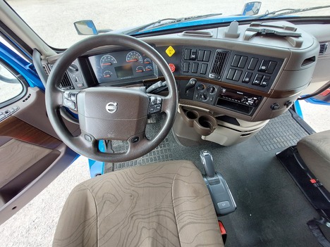 USED 2018 VOLVO VNL64T670 SLEEPER TRUCK #3598-6