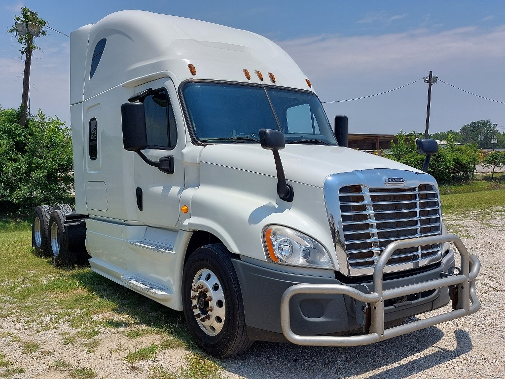 USED 2017 FREIGHTLINER CASCADIA SLEEPER TRUCK #3606
