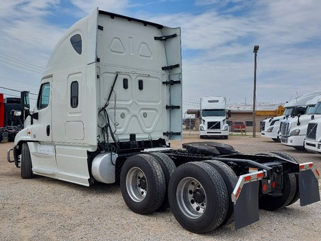 USED 2017 FREIGHTLINER CASCADIA SLEEPER TRUCK #3606-10