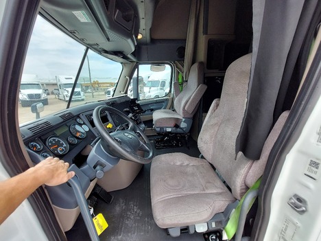 USED 2017 FREIGHTLINER CASCADIA SLEEPER TRUCK #3606-13