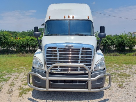 USED 2017 FREIGHTLINER CASCADIA SLEEPER TRUCK #3606-2