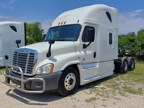 USED 2017 FREIGHTLINER CASCADIA SLEEPER TRUCK #3606-3