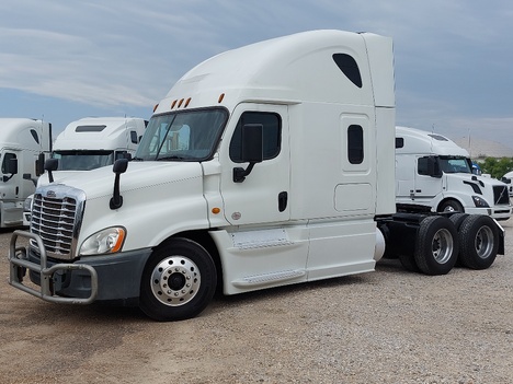 USED 2017 FREIGHTLINER CASCADIA SLEEPER TRUCK #3606-4