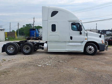 USED 2017 FREIGHTLINER CASCADIA SLEEPER TRUCK #3606-7