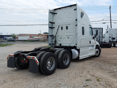 USED 2017 FREIGHTLINER CASCADIA SLEEPER TRUCK #3606-8