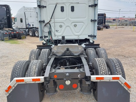 USED 2017 FREIGHTLINER CASCADIA SLEEPER TRUCK #3606-9