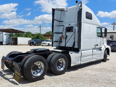 USED 2017 VOLVO VNL64T670 SLEEPER TRUCK #3615-11