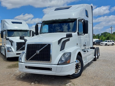 USED 2017 VOLVO VNL64T670 SLEEPER TRUCK #3615-2