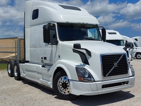 USED 2017 VOLVO VNL64T670 SLEEPER TRUCK #3615-5