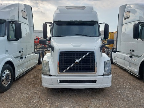 USED 2017 VOLVO VNL64T670 SLEEPER TRUCK #3616-2