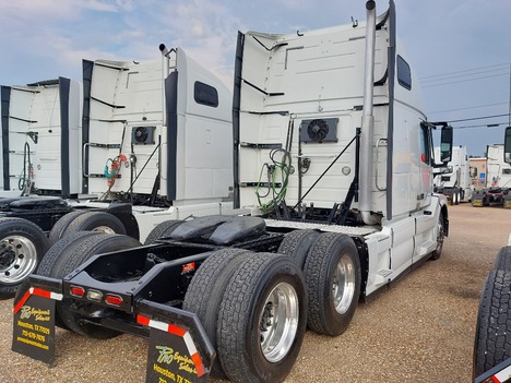 USED 2017 VOLVO VNL64T670 SLEEPER TRUCK #3616-4