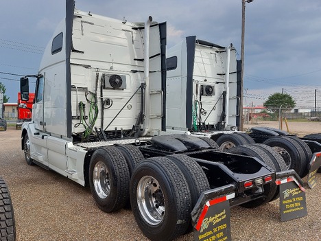 USED 2017 VOLVO VNL64T670 SLEEPER TRUCK #3616-7