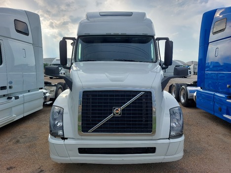 USED 2017 VOLVO VNL64T670 SLEEPER TRUCK #3617-2