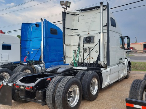 USED 2017 VOLVO VNL64T670 SLEEPER TRUCK #3617-4