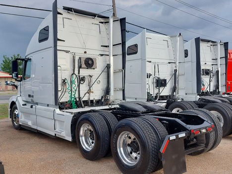 USED 2017 VOLVO VNL64T670 SLEEPER TRUCK #3617-7
