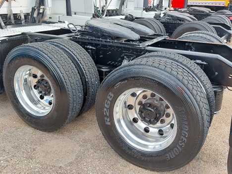 USED 2017 VOLVO VNL64T670 SLEEPER TRUCK #3617-8