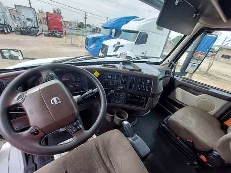 USED 2017 VOLVO VNL64T670 SLEEPER TRUCK #3618-10