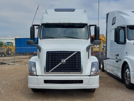 USED 2017 VOLVO VNL64T670 SLEEPER TRUCK #3618-2