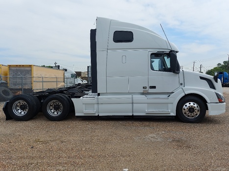 USED 2017 VOLVO VNL64T670 SLEEPER TRUCK #3618-4