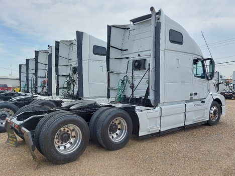 USED 2017 VOLVO VNL64T670 SLEEPER TRUCK #3618-5