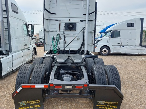 USED 2017 VOLVO VNL64T670 SLEEPER TRUCK #3618-6