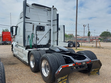 USED 2017 VOLVO VNL64T670 SLEEPER TRUCK #3618-7