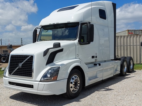 USED 2017 VOLVO VNL64T670 SLEEPER TRUCK #3619-3