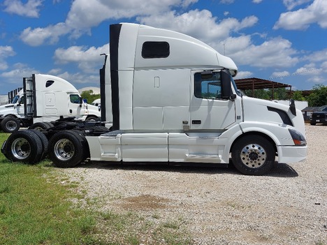 USED 2017 VOLVO VNL64T670 SLEEPER TRUCK #3619-4