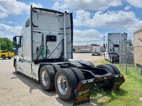 USED 2017 VOLVO VNL64T670 SLEEPER TRUCK #3619-5