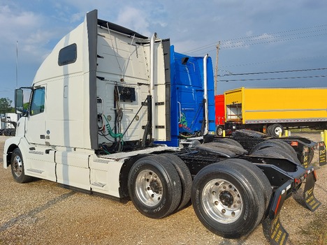 USED 2017 VOLVO VNL64T670 SLEEPER TRUCK #3620-4