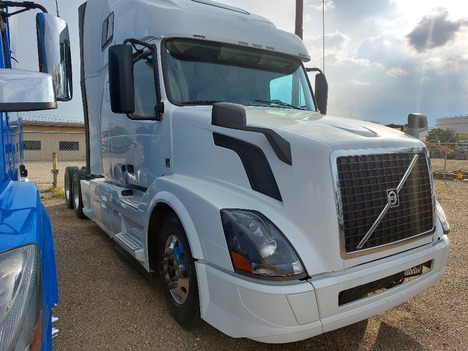 USED 2017 VOLVO VNL64T670 SLEEPER TRUCK #3620-8