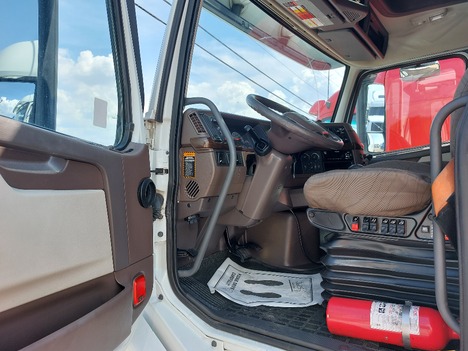 USED 2018 VOLVO VNL64T670 SLEEPER TRUCK #3621-10