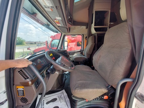 USED 2018 VOLVO VNL64T670 SLEEPER TRUCK #3621-11