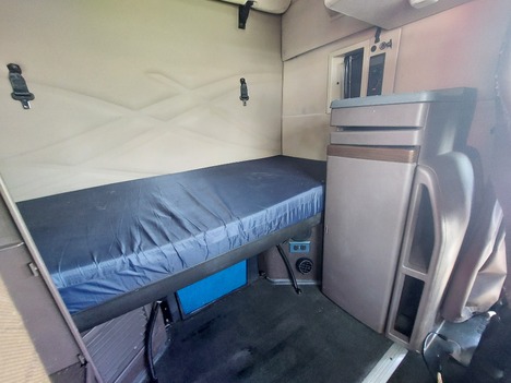 USED 2018 VOLVO VNL64T670 SLEEPER TRUCK #3621-15