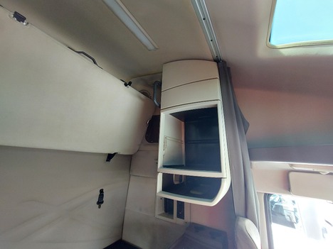 USED 2018 VOLVO VNL64T670 SLEEPER TRUCK #3621-16