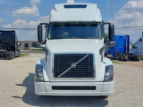 USED 2018 VOLVO VNL64T670 SLEEPER TRUCK #3621-2