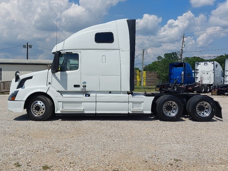 USED 2018 VOLVO VNL64T670 SLEEPER TRUCK #3621-3