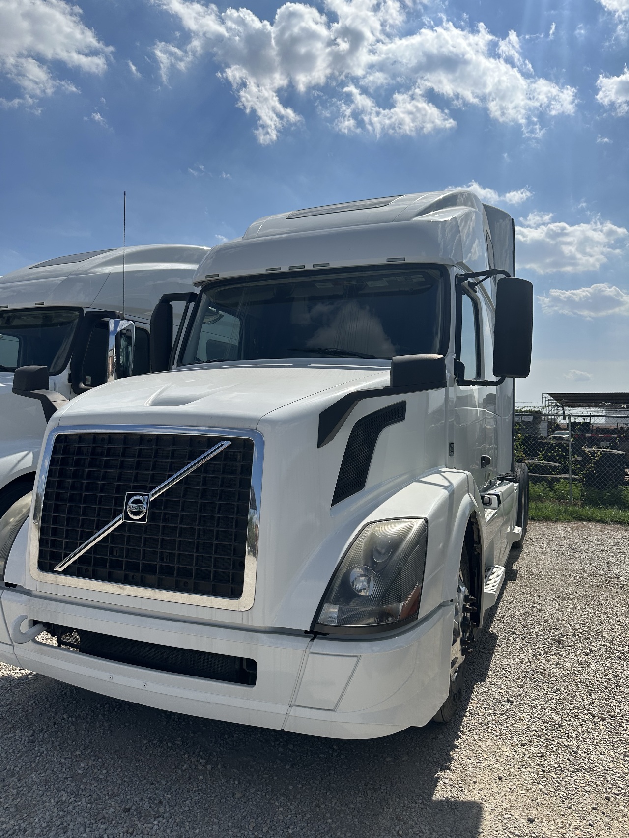 USED 2018 VOLVO VNL64T670 SLEEPER FOR SALE IN TX 3622